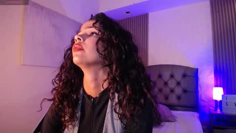 Snapshot of ximenaa_diaz chatting on February 2025 09:06:01 PM Mia Vega online show from February 2025 09:06:01 PM