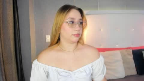 Snapshot of ximenanoah chatting on April 2026 01:00:02 PM ximena online show from April 2026 01:00:02 PM