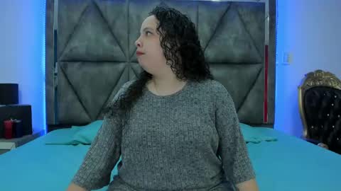 Snapshot of ximenarusso chatting on December 2024 03:02:02 AM online show from December 2024 03:02:02 AM