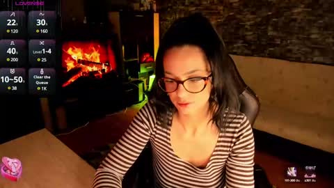 Lara online show from March 2025 08:31:01 PM