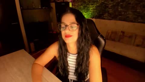 Lara online show from October 2025 08:31:01 PM