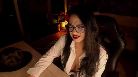 Lara online show from February 2026 10:06:01 PM