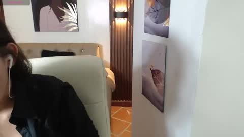 lunna online show from October 2025 07:41:01 PM