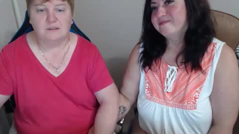 Snapshot of xmollyjanex chatting on October 2025 05:54:02 PM XMollyJaneX online show from October 2025 05:54:02 PM