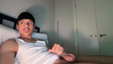 Snapshot of xmomentumx chatting on July 2026 04:35:01 PM xmomentumx online show from July 2026 04:35:01 PM
