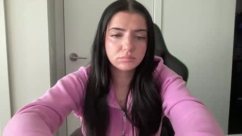 xoariellxo online show from September 2025 06:07:01 PM