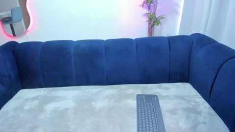 Snapshot of xoxo_angel chatting on December 2024 02:06:01 PM xoxo_angel online show from December 2024 02:06:01 PM