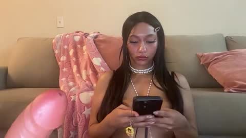 mia online show from May 2026 10:15:02 PM