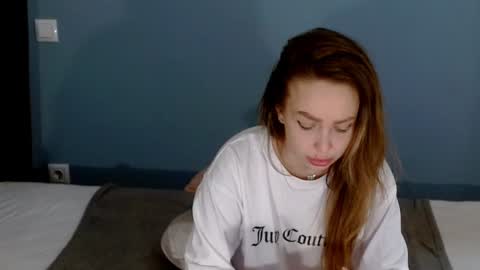 Snapshot of xsexycouples chatting on January 2025 06:17:01 AM AnnaMaee online show from January 2025 06:17:01 AM