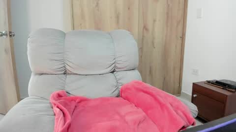 Snapshot of xspecialroomx chatting on May 2026 08:06:01 PM Hellen Sofia instagram hellen5546 online show from May 2026 08:06:01 PM
