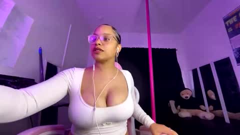 xStarGazingx online show from April 2026 02:46:02 AM