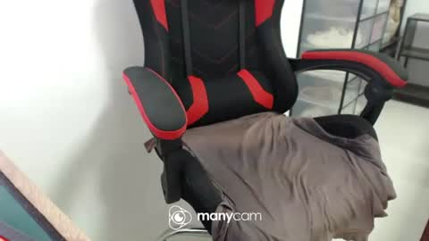 Snapshot of xxmonsterbigcockxx chatting on November 2025 01:00:01 AM Kaycee online show from November 2025 01:00:01 AM