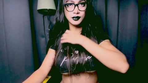 Lara online show from December 2024 07:55:01 PM