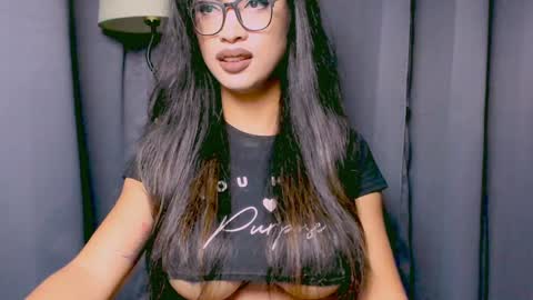 Lara online show from December 2024 07:12:01 PM