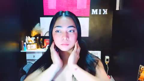 xxslutty kim online show from December 2025 03:11:01 AM