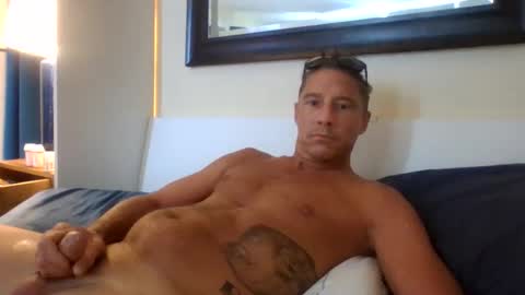 Snapshot of xxxelentdick chatting on February 2025 07:39:01 PM deeeeznutz online show from February 2025 07:39:01 PM