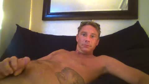 Snapshot of xxxelentdick chatting on February 2025 06:43:02 AM deeeeznutz online show from February 2025 06:43:02 AM