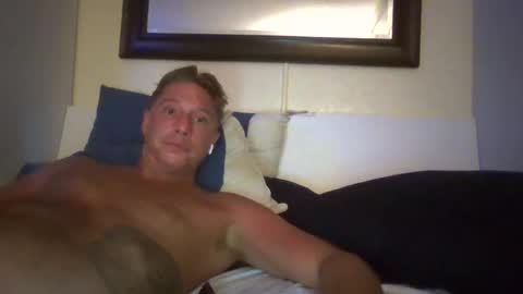 Snapshot of xxxelentdick chatting on October 2025 01:44:02 PM deeeeznutz online show from October 2025 01:44:02 PM