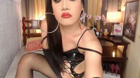 QUEENCY online show from October 2025 04:49:01 PM