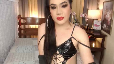 Snapshot of xxxmiss_cathyxxx chatting on February 2026 07:47:01 AM QUEENCY online show from February 2026 07:47:01 AM