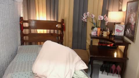 QUEENCY online show from April 2026 07:02:01 AM