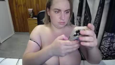 Snapshot of xxxnewlywedsxxx chatting on June 2026 02:34:01 AM Lana online show from June 2026 02:34:01 AM