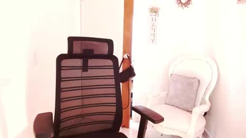 Snapshot of xxxsweetandhornyxxx chatting on October 2025 01:30:01 PM dolcesasha  online show from October 2025 01:30:01 PM