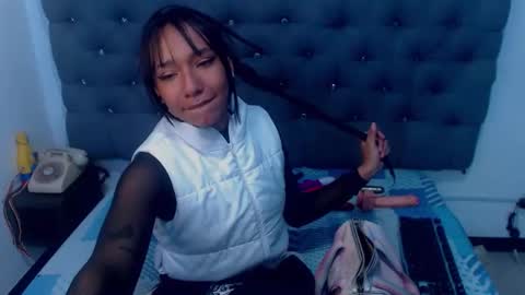 QUEEN online show from December 2025 01:27:01 PM