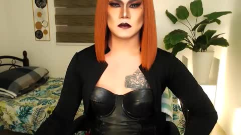 Snapshot of xyournightmarequeenx chatting on April 2026 04:32:01 AM QueenMarina online show from April 2026 04:32:01 AM