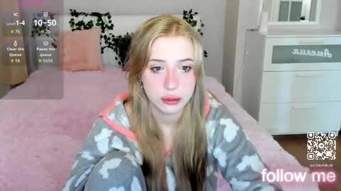 Lina online show from October 2025 08:56:02 AM