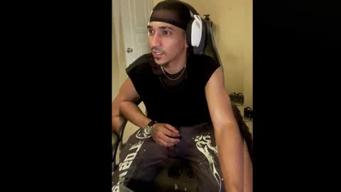 Snapshot of y0ungman_who_loveswork chatting on October 2025 09:24:01 PM Y0ungman online show from October 2025 09:24:01 PM