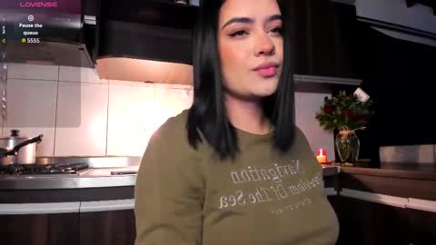 Snapshot of yaky_ chatting on October 2025 01:00:02 AM Yakeline online show from October 2025 01:00:02 AM