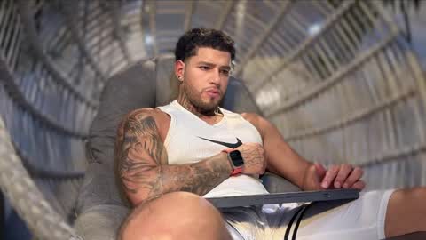 Snapshot of yamp_bigcock chatting on September 2025 03:20:01 AM yamp sambrano online show from September 2025 03:20:01 AM