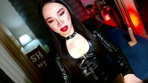 Snapshot of yan2xcumsalotxx chatting on December 2025 02:43:02 AM REYAN online show from December 2025 02:43:02 AM