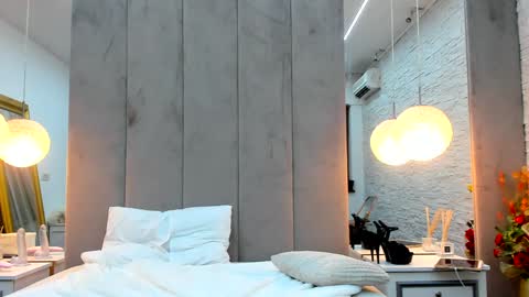 Yana  online show from December 2024 12:32:02 AM