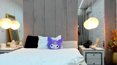 Yana  online show from January 2025 07:57:01 PM