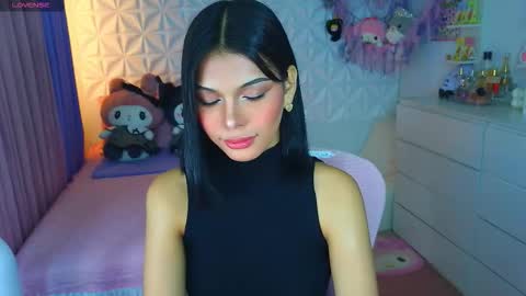 YANG AUDREY LONE online show from September 2025 08:53:01 PM