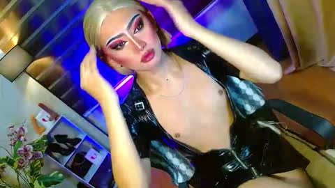 Snapshot of yasii19 chatting on February 2026 02:21:02 PM miss yasii online show from February 2026 02:21:02 PM