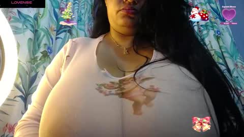 Snapshot of yasmin_bigtits chatting on December 2024 01:38:02 PM Yasmin online show from December 2024 01:38:02 PM