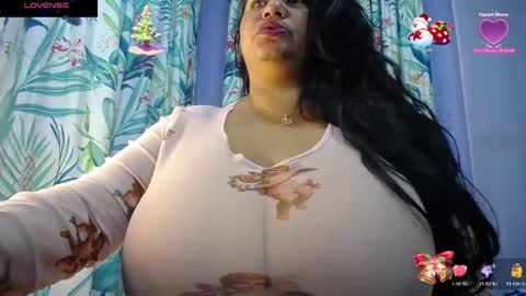 Snapshot of yasmin_bigtits chatting on December 2024 09:31:02 AM Yasmin online show from December 2024 09:31:02 AM