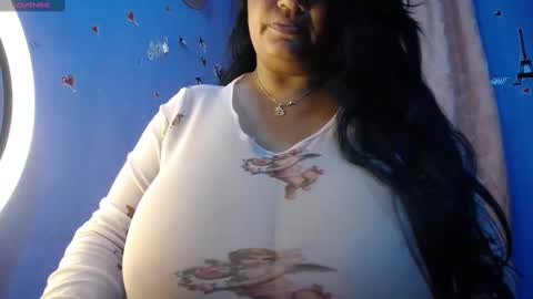 Snapshot of yasmin_bigtits chatting on January 2025 10:49:02 PM Yasmin online show from January 2025 10:49:02 PM