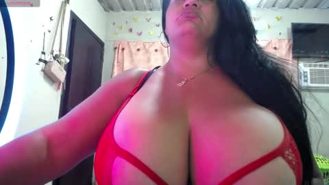 Snapshot of yasmin_bigtits chatting on March 2025 10:41:01 AM Yasmin online show from March 2025 10:41:01 AM
