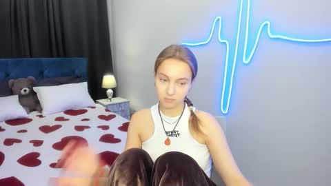 Yasmina online show from September 2025 01:11:01 PM