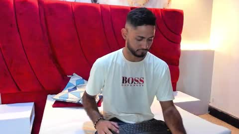 Yeferson online show from November 2025 08:08:02 PM