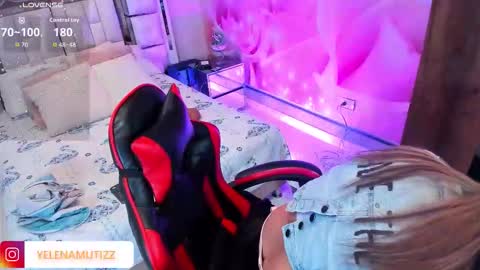 Snapshot of yelena_mutiz chatting on December 2025 01:17:04 PM yelena online show from December 2025 01:17:04 PM