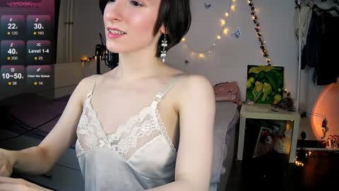 Snapshot of yellow_songbird chatting on February 2025 07:06:02 PM Liya online show from February 2025 07:06:02 PM