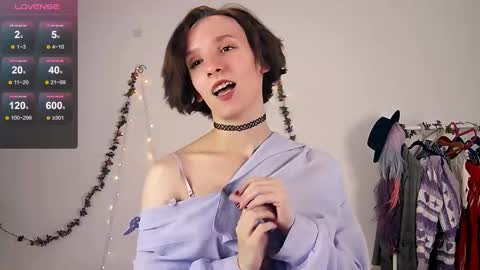 Snapshot of yellow_songbird chatting on September 2025 05:06:01 PM Liya online show from September 2025 05:06:01 PM