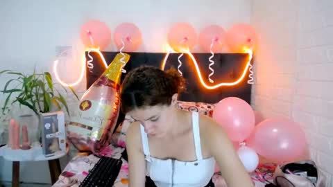 Snapshot of yemfairymcry chatting on April 2026 02:34:02 PM YEM online show from April 2026 02:34:02 PM