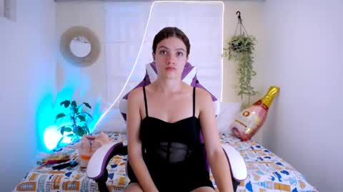 Snapshot of yemfairymcry chatting on May 2026 05:52:02 PM YEM online show from May 2026 05:52:02 PM