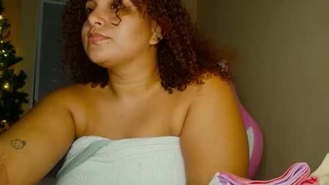 Snapshot of yera_sh chatting on December 2025 01:45:02 AM YERA online show from December 2025 01:45:02 AM